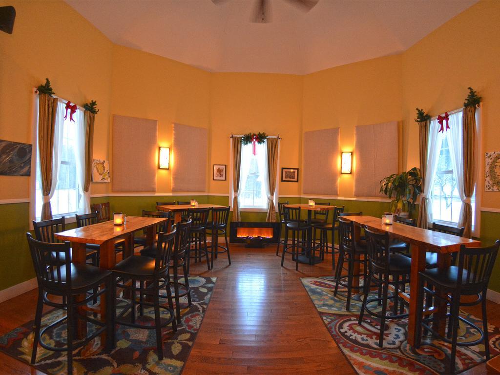 Hyde Away Inn Waitsfield Экстерьер фото