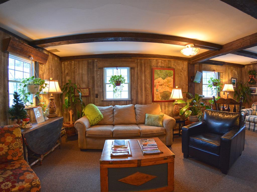 Hyde Away Inn Waitsfield Экстерьер фото