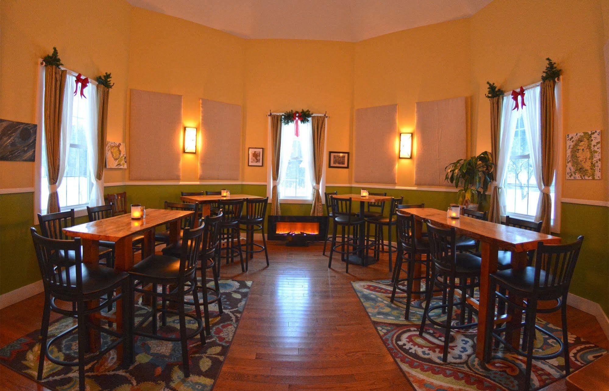 Hyde Away Inn Waitsfield Экстерьер фото