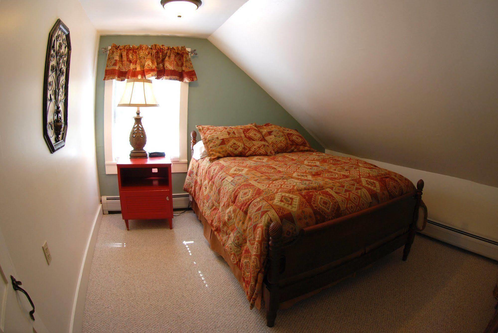 Hyde Away Inn Waitsfield Экстерьер фото