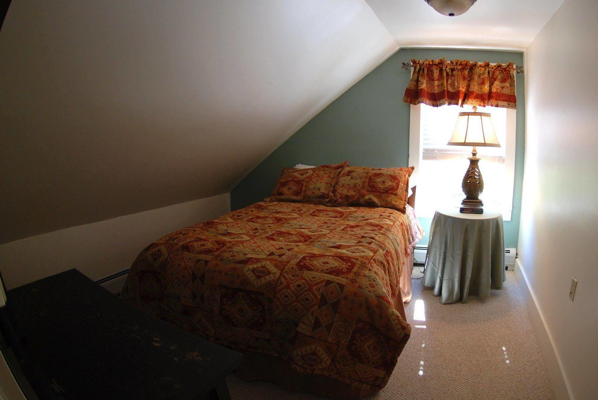 Hyde Away Inn Waitsfield Экстерьер фото