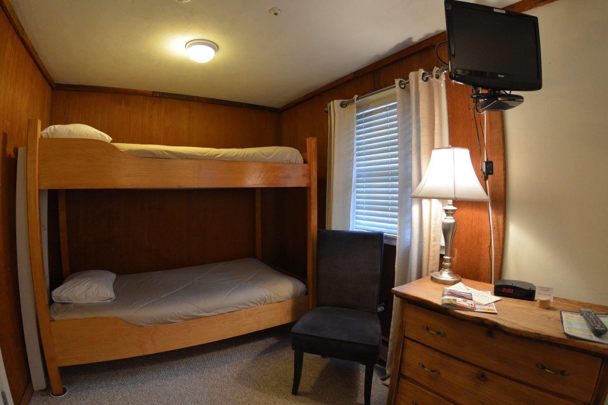 Hyde Away Inn Waitsfield Экстерьер фото