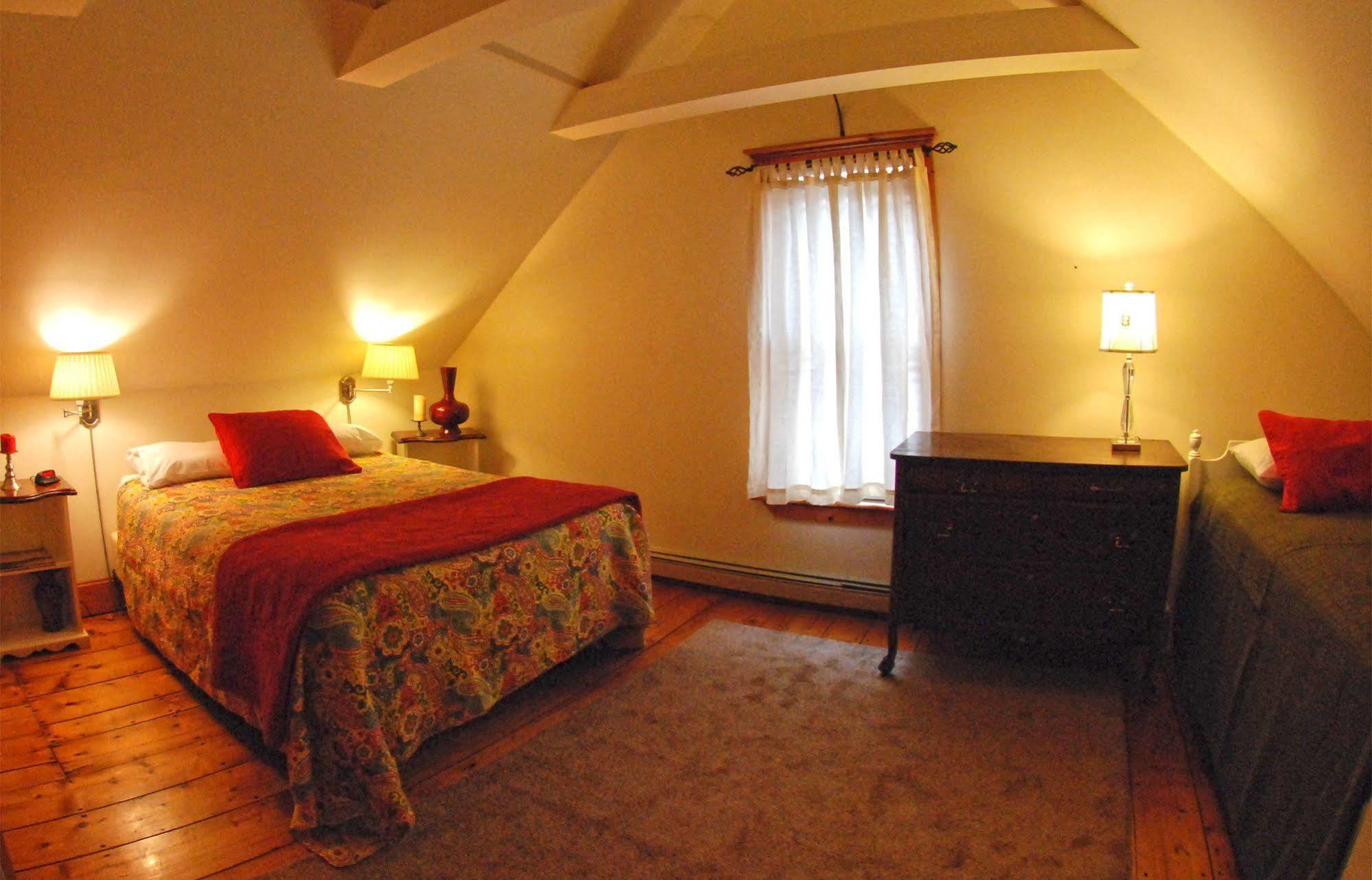 Hyde Away Inn Waitsfield Экстерьер фото
